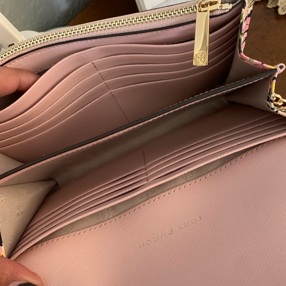 New 🌸 floral Tory Burch crossbody / wallet - Picture 3 of 8